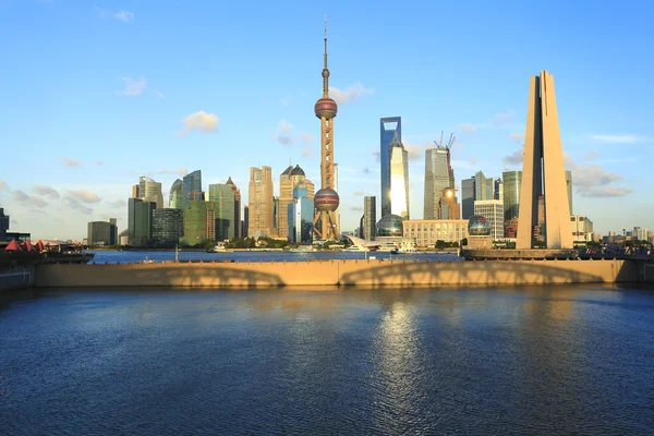El horizonte urbano de arquitectura moderna de Shanghái — Foto de Stock
