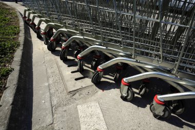 alışveriş sepeti metal