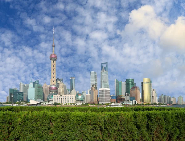 Lujiazui Finance & obchodní zóna Shanghai dominantou panoramatu na city — Stock fotografie