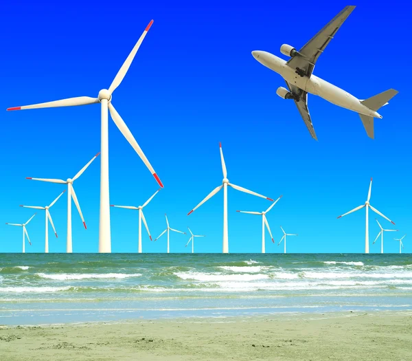 飞机飞行在生态力量的风力涡轮机 — 图库照片