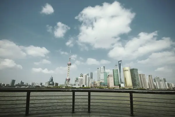 Lujiazui Finance & Trade Zone of Shanghai marco skyline — Fotografia de Stock