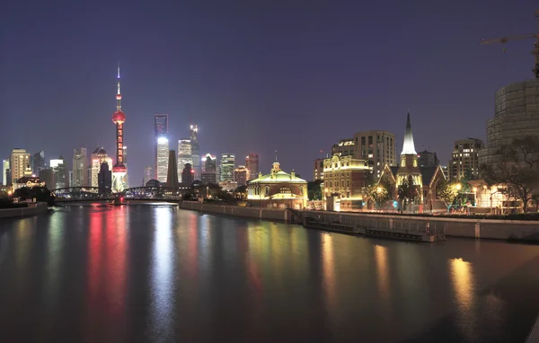 Shanghai Bund Garden Bridge a la luz atracciones paisaje — Foto de Stock