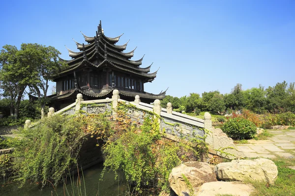 Ancient buildings in the Chinese garden — Stock Photo, Image