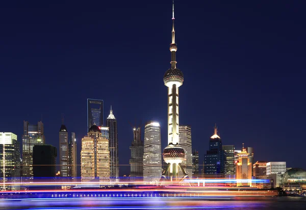 Shanghai bund skyline en Nueva noche paisaje de la ciudad —  Fotos de Stock