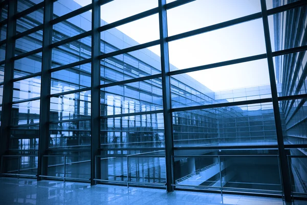 Bild der Fenster im morden Bürogebäude — Stockfoto