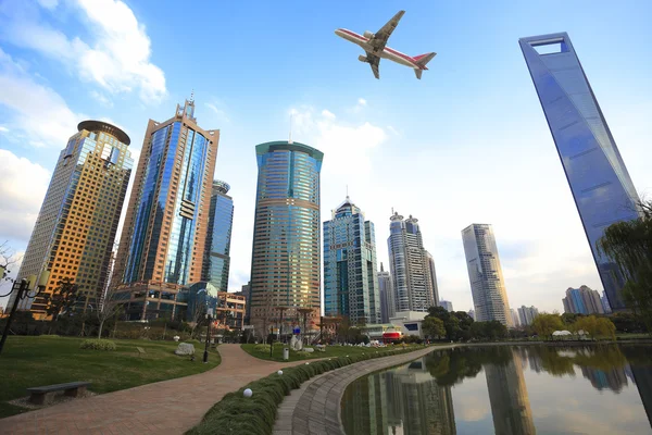 Lujiazui Finance & Trade Zone di Shanghai paesaggio storico della città — Foto Stock