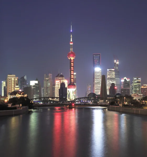 Shanghai bund most ogród w krajobraz atrakcji światło — Zdjęcie stockowe