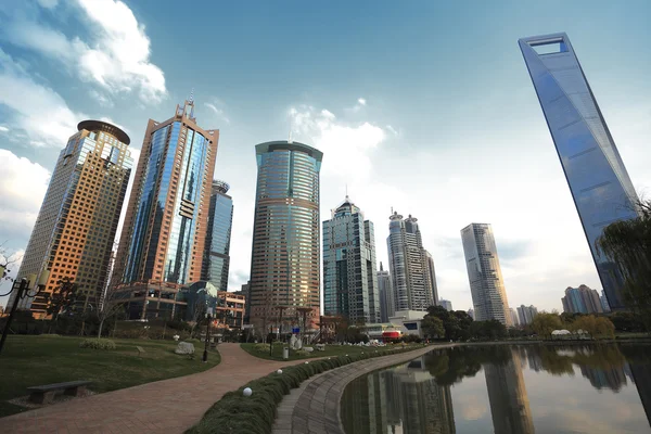 Lujiazui Finance & handel zonplanerar av Shanghai landmark staden landskap — Stockfoto