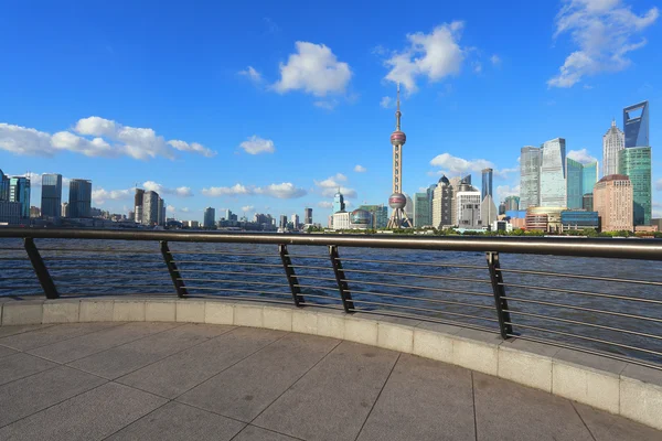 Schakel luchten in shanghai van moderne skyline van het platform — Stockfoto