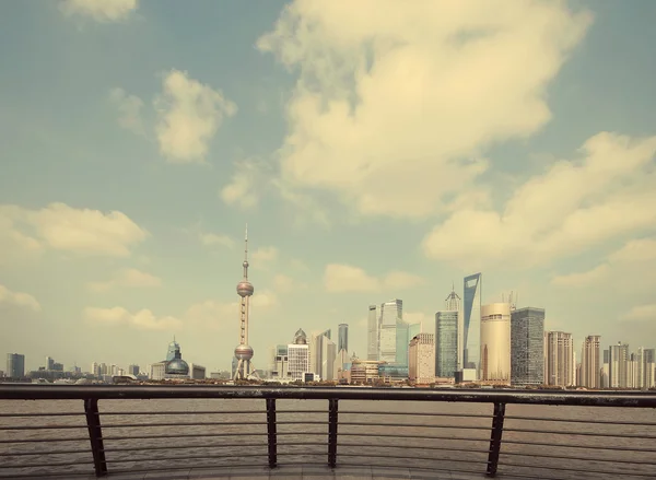 Lujiazui Finance & Trade Zone of Shanghai marco skyline — Fotografia de Stock