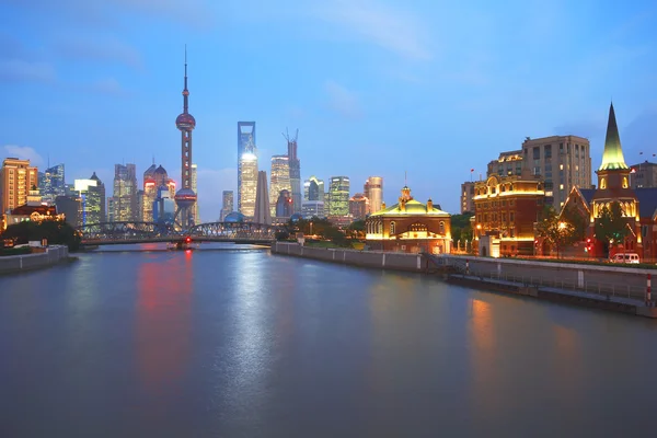 Lujiazui Finance & handel zonplanerar av Shanghai bund — Stockfoto