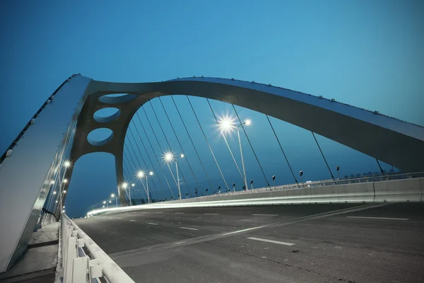 Σκηνή νύχτα γέφυρα χάλυβα δομή — Φωτογραφία Αρχείου