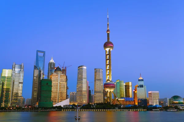 Lujiazui Finance & handel zonplanerar av Shanghai på nya landmärke skyline — Stockfoto