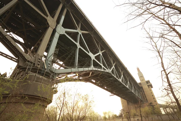 Blue steel structure bridge across the water — Stock Photo, Image