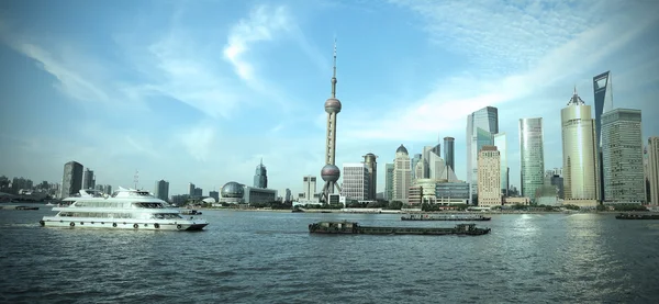 Lujiazui Finance & Trade Zone of Shanghai skyline at landmar city — стоковое фото
