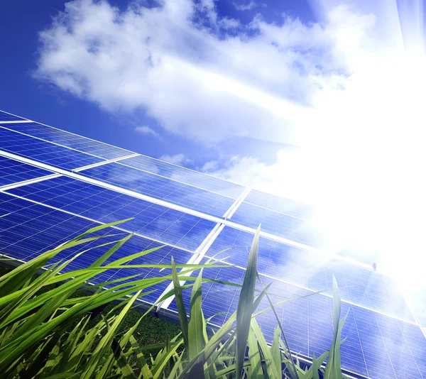 Energía ecológica, instalación fotovoltaica industrial — Foto de Stock