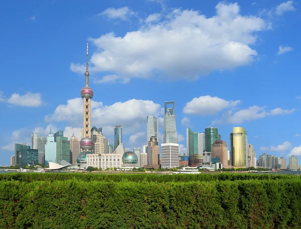 Lujiazui finance & trade zone von Shanghai Wahrzeichen Skyline in der Stadt — Stockfoto