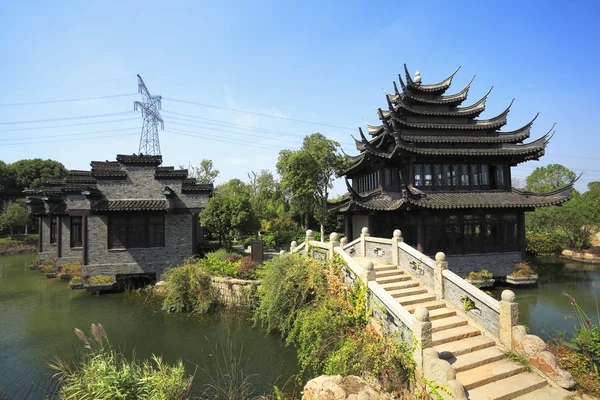 Gamla byggnader i den kinesiska trädgården — Stockfoto
