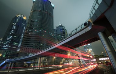 kentsel trafik ve gece manzarası ile gece shanghai
