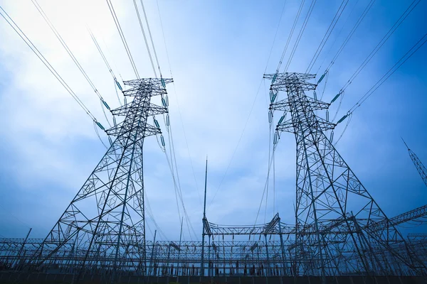 Torre de transmissão de energia — Fotografia de Stock