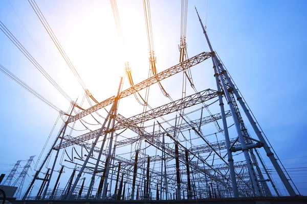 Look up high-voltage power tower — Stock Photo, Image