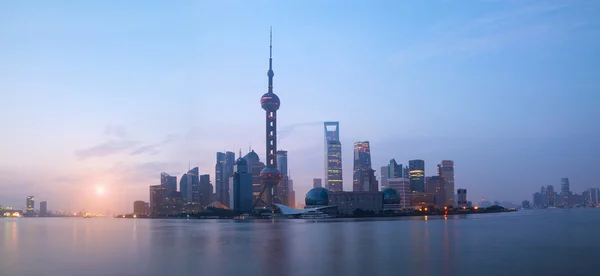 Shanghai bund miejski pejzaż podróż na wschód słońca panoramę — Zdjęcie stockowe