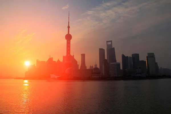 Escenario de fondo del cielo del amanecer en la ciudad del Lejano Oriente de Shanghai — Foto de Stock