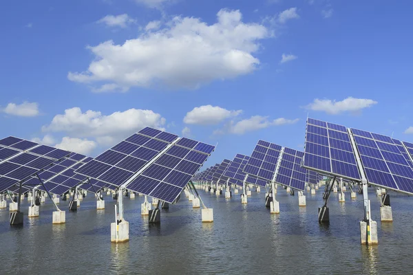 Industriële fotovoltaïsche installatie — Stockfoto