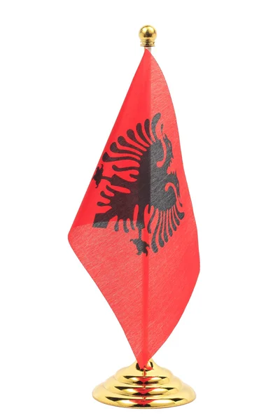 Bandeira da Albânia pendurada na bandeira dourada, isolada no branco — Fotografia de Stock