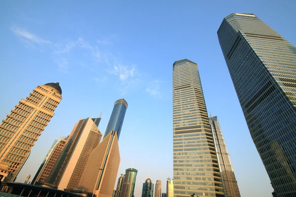 Blick auf moderne Bürogebäude in Shanghai — Stockfoto