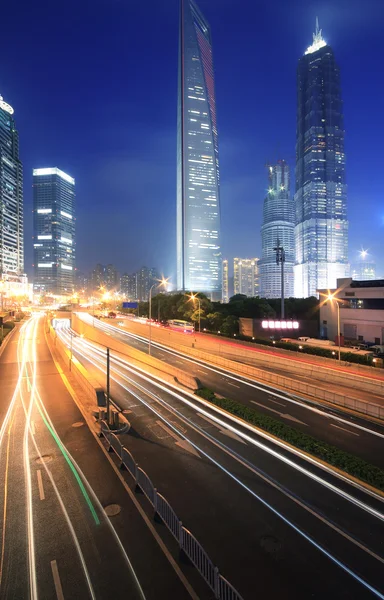 Lång exponering skott av shanghai pudong lujiazui stadslandskapet — Stockfoto