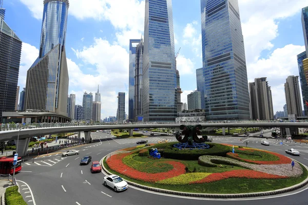 The street scene of the century avenue in shanghai Pudong — Stock Photo, Image