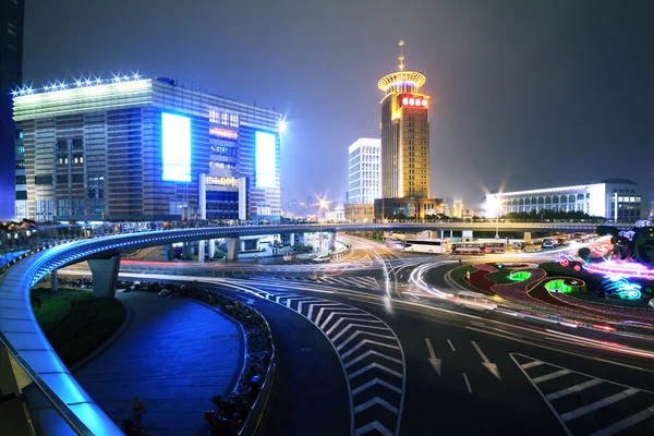 Rainbow overpass rodovia noite cena em Xangai — Fotografia de Stock