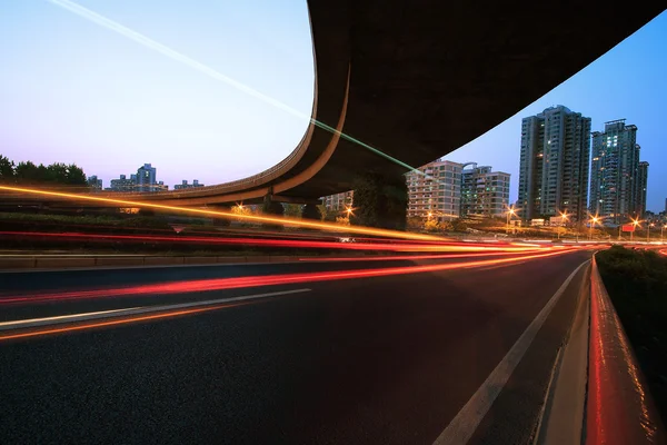 Grande cidade anel estrada longa exposição foto luz noite cena — Fotografia de Stock