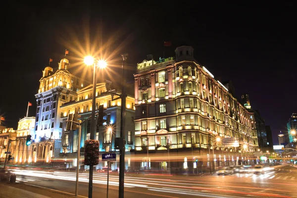 Shanghai bund Europeiska gamla byggnader i natten — Stockfoto