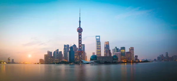 Shanghai Bund Wahrzeichen Stadtlandschaft bei Sonnenaufgang Skyline — Stockfoto