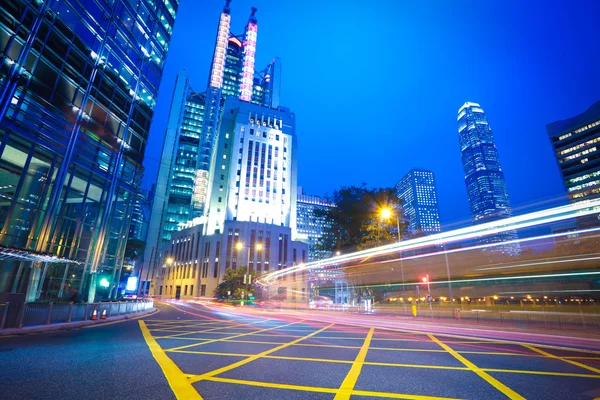 Hong Kong de la circulation de la ville la nuit — Photo