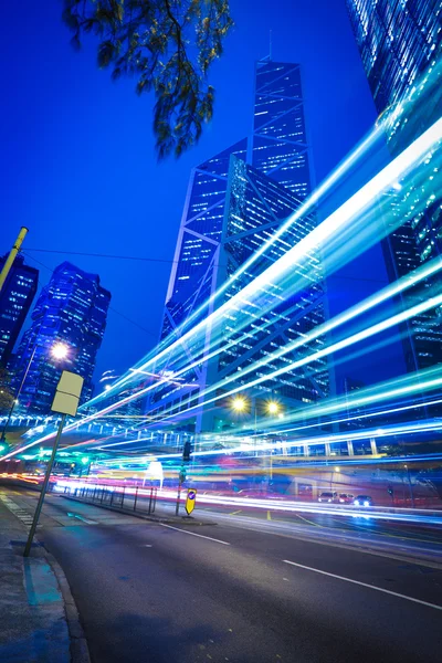 Гонконг міський транспорт на ніч — стокове фото