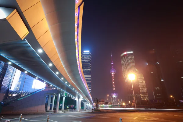 शांघाय आधुनिक शहर लँडमार्क पार्श्वभूमी वाहतूक रात्री दृश्य — स्टॉक फोटो, इमेज