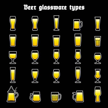 Bira bardağı seti. Çeşitli tipte bira dolu bardaklar ve kupalar. Siyah arkaplanda renk simgeleri, izole.