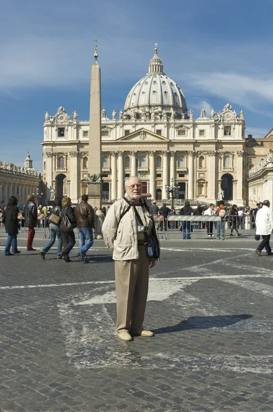 Elderly tourist in Rome — Stock Photo, Image