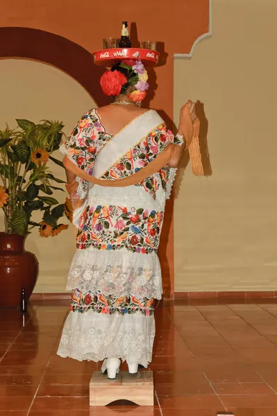 Mexicaans danser vrouw — Stockfoto