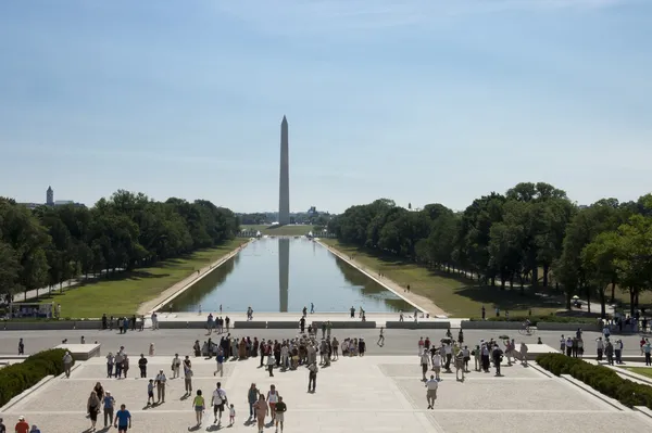Washington monument with tourists and reflections — Stock Photo, Image