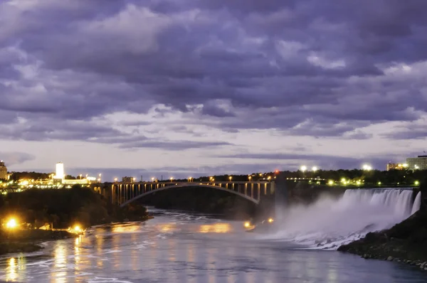 Clair de lune au-dessus des chutes Niagara — Photo