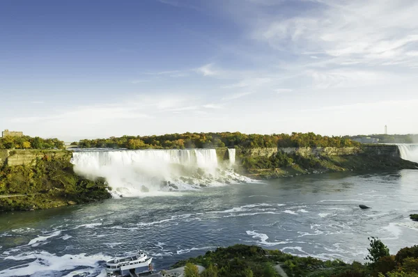 Vue panoramique sur les chutes du Niagara à l'automne — Photo