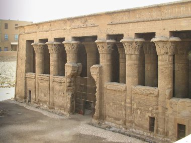 Edfu Tapınağı, şahin Tanrı Horus'un için adanmış Nil, Edfu, yukarı Mısır Batı kıyısında yer alan