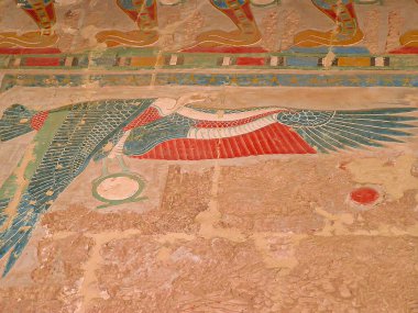 Mısır akbabası Diety Nekhebet bir duvara kazınmış, Mısır