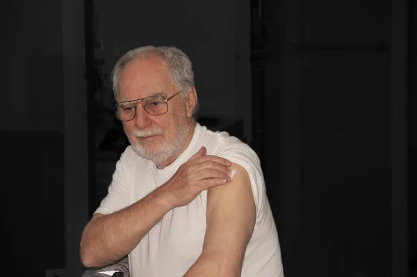 Elderly Man Receiving Vaccinein Laboratory — стоковое фото