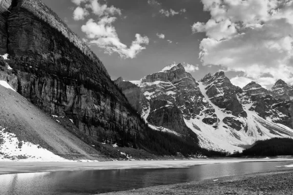 Valley Ten Peaks Glaciers Close View Moraine Lake Banff National — Stockfoto