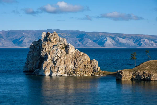 Shamanka Rock Lago Baikal Cerca Aldea Khuzhir Isla Olkhon Septiembre — Foto de Stock
